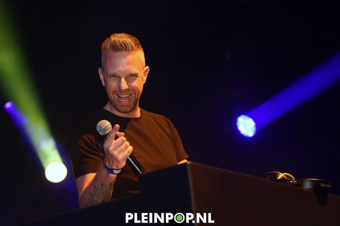 V R I J D A G     (121)